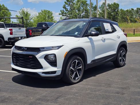 Used 2023 Chevrolet TrailBlazer RS w/ Sun and Liftgate Package AWD/4WD image 2