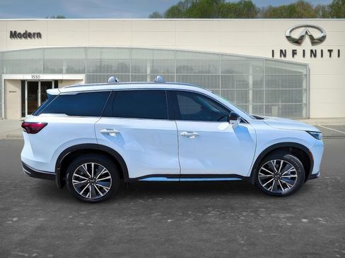 Certified 2026 INFINITI QX60 Luxe w/ Family Package AWD/4WD image 3