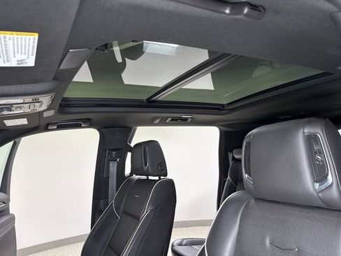 Used 2023 Cadillac Escalade ESV Premium Luxury image 4
