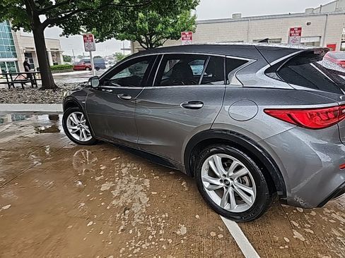 Used 2018 INFINITI QX30 FWD image 4