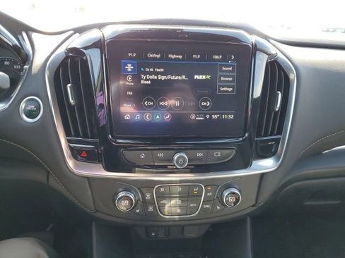 Used 2023 Chevrolet Traverse LT w/ LT Premium Package image 12