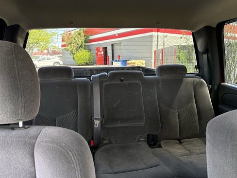 Used 2005 Chevrolet Silverado 2500 LS w/ Heavy-Duty Power Package image 25