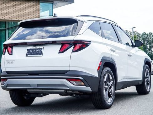 Used 2025 Hyundai Tucson SEL FWD image 12