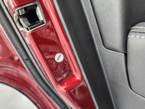 Used 2020 Jeep Cherokee Limited image 36