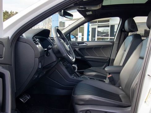 Used 2024 Volkswagen Tiguan SE R-Line image 7