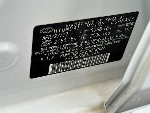 Used 2018 Hyundai Elantra GT image 27