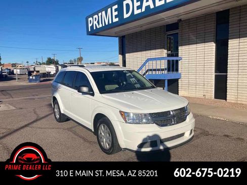 Used 2019 Dodge Journey SE image 1