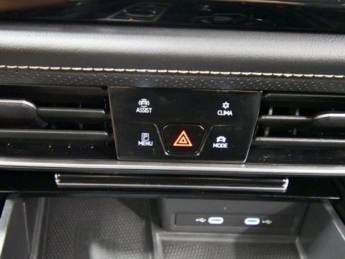 Used 2024 Volkswagen Atlas SE image 26