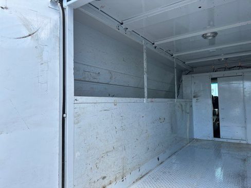 Used 2017 Chevrolet Express 3500 image 18