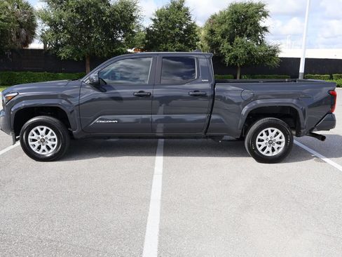 Used 2025 Toyota Tacoma SR5 AWD/4WD image 12