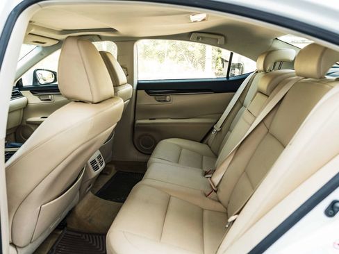 Used 2014 Lexus ES 350 w/ Premium Package FWD image 26