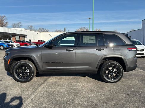 New 2025 Jeep Grand Cherokee Altitude image 11