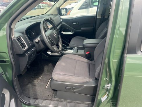 Used 2024 Nissan Frontier SV w/ SV Convenience Package RWD image 5