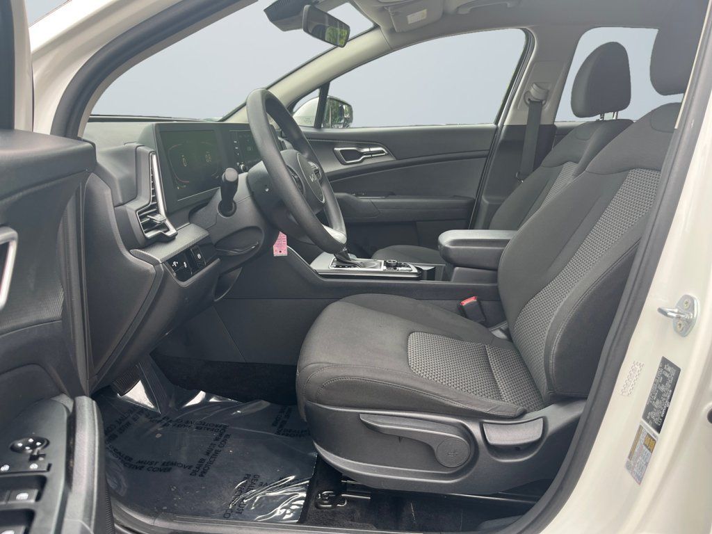 Used 2024 Kia Sportage LX FWD image 9
