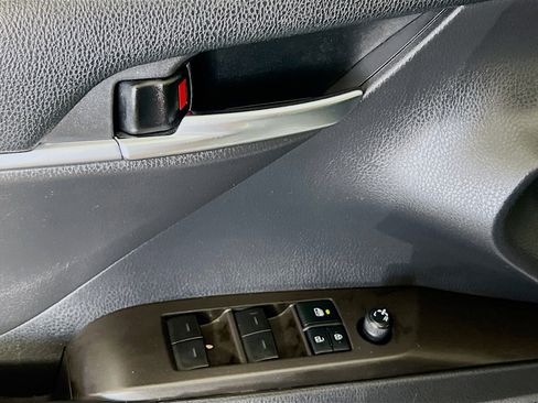 Used 2021 Toyota Camry SE image 16