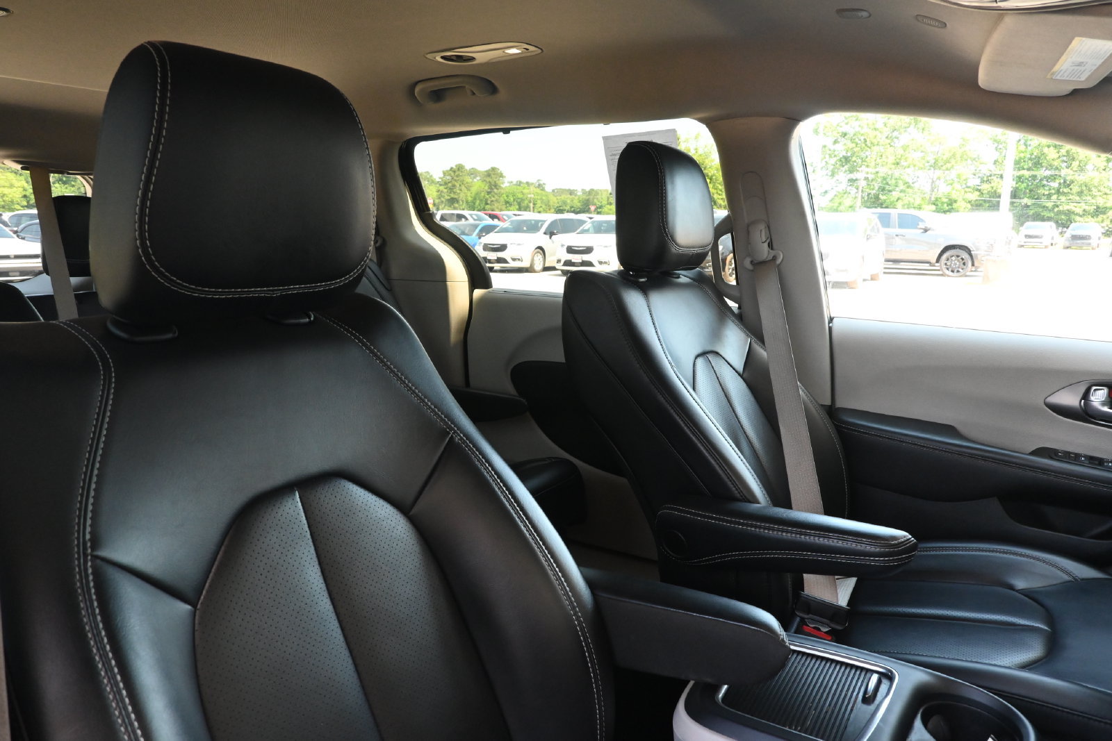 Used 2023 Chrysler Pacifica Touring-L FWD image 30