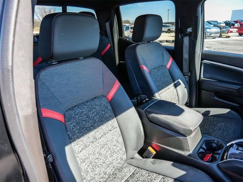 Used 2024 Chevrolet Colorado Z71 w/ Z71 Convenience Package 2 image 13