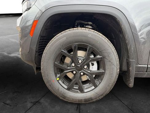 New 2025 Jeep Grand Cherokee Altitude image 14