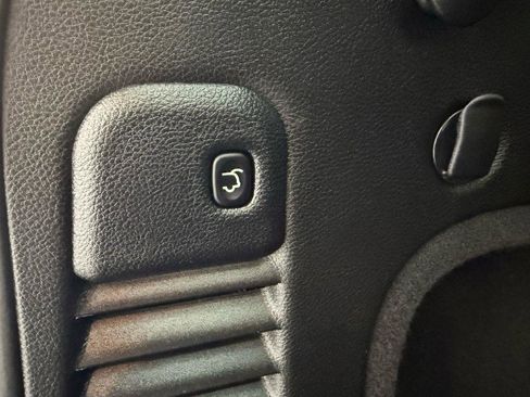 Used 2020 Jeep Grand Cherokee Limited w/ Luxury Group II image 30