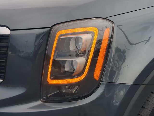 Used 2022 Kia Telluride EX w/ EX Premium Package FWD image 9