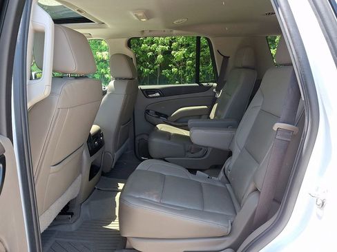 Used 2019 GMC Yukon SLT w/ Premium Edition AWD/4WD image 16