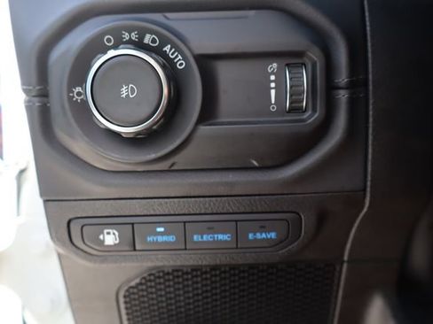 Used 2024 Jeep Wrangler Unlimited Sahara AWD/4WD image 39