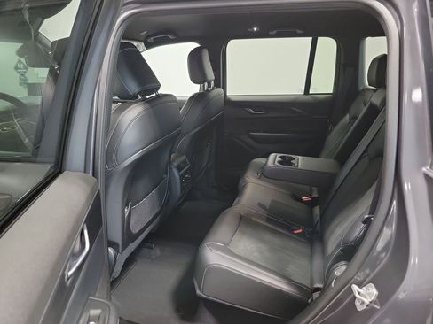 Used 2025 Jeep Grand Cherokee Altitude image 25