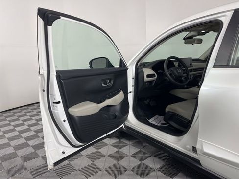 Used 2023 Honda HR-V LX image 16
