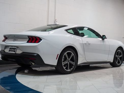 Used 2025 Ford Mustang Coupe RWD image 5
