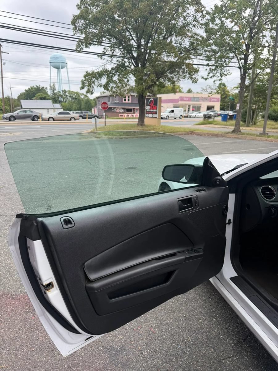Used 2014 Ford Mustang Convertible RWD image 6