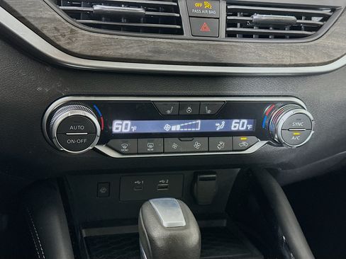 Used 2023 Nissan Altima 2.5 SL FWD image 23