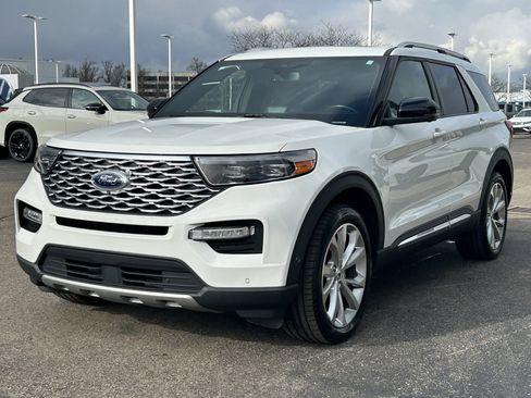 Used 2022 Ford Explorer Platinum w/ Equipment Group 601A image 3