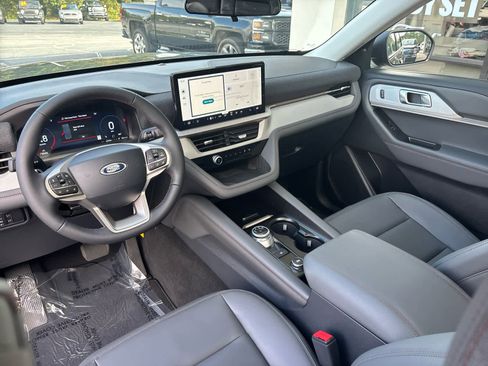 New 2025 Ford Explorer Active w/ Active Comfort Package image 22