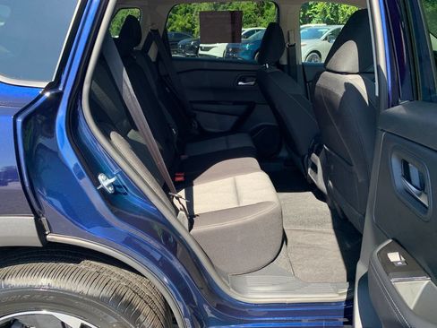 Used 2025 Nissan Rogue SV FWD image 30