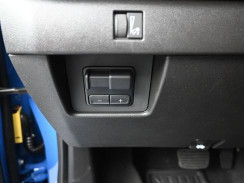 Used 2025 Chevrolet Colorado Trail Boss AWD/4WD image 25