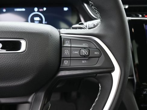 New 2025 Jeep Grand Cherokee Altitude image 28