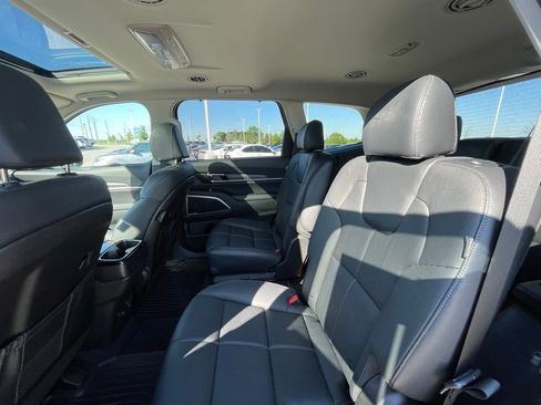 Certified 2023 Kia Telluride EX w/ EX Captain's Chair Package AWD/4WD image 28