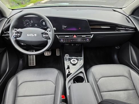 Used 2024 Kia Niro Wave w/ Wave Preserve Package FWD image 2