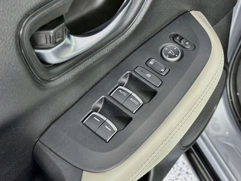 Certified 2025 Honda HR-V EX-L image 17