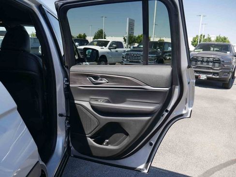 New 2025 Jeep Grand Cherokee Limited image 23