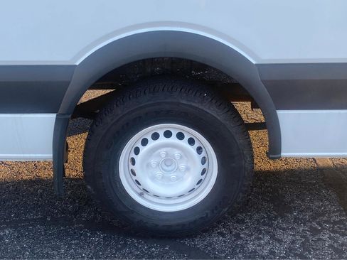 Used 2015 Freightliner Sprinter 2500 image 33