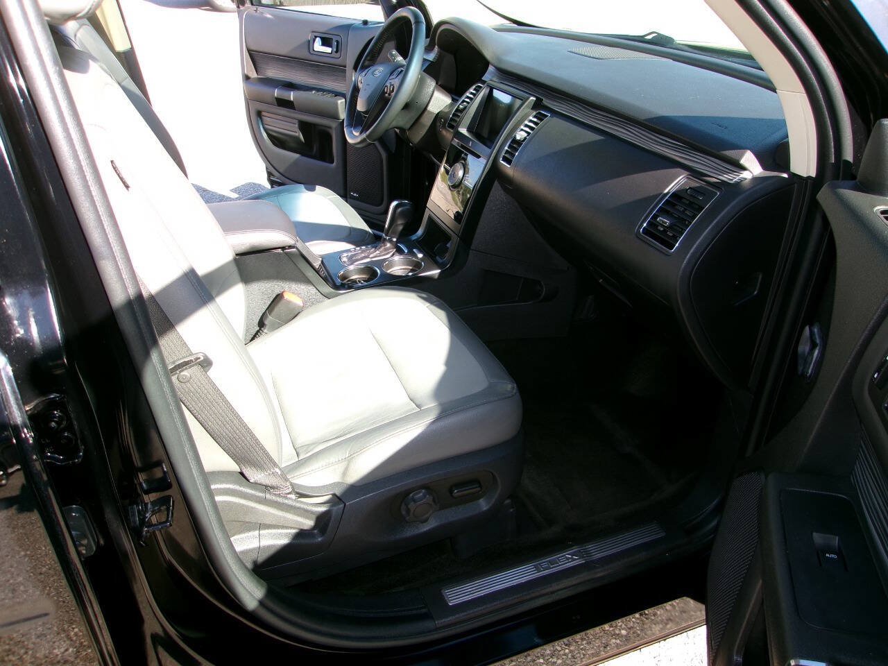 Used 2018 Ford Flex Limited w/ Limited Appearance Package AWD/4WD image 11