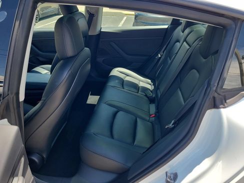 Used 2021 Tesla Model 3 Standard Range Plus RWD image 9