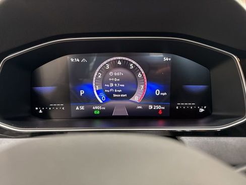 Certified 2025 Volkswagen Jetta SE FWD image 14