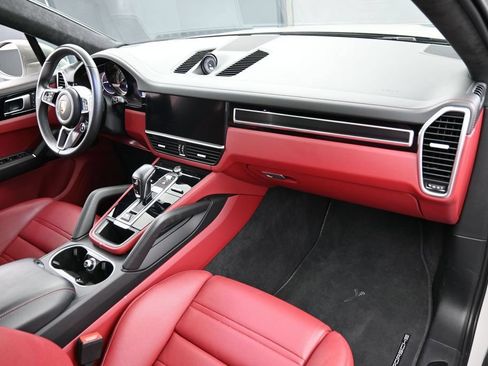 Certified 2023 Porsche Cayenne GTS AWD/4WD image 31