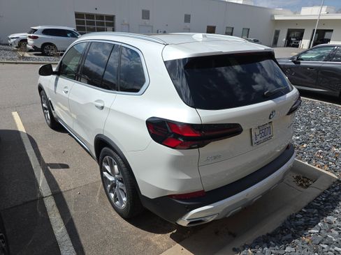 New 2026 BMW X5 xDrive40i w/ Premium Package AWD/4WD image 3