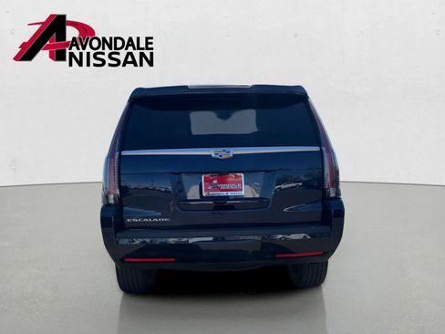 Used 2018 Cadillac Escalade Premium Luxury AWD/4WD image 3