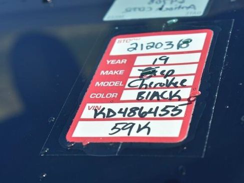 Used 2019 Jeep Cherokee Limited FWD image 38