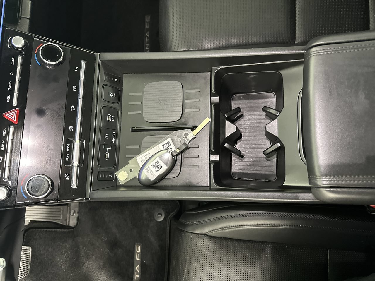 Used 2024 Hyundai Santa Fe Calligraphy AWD/4WD image 9