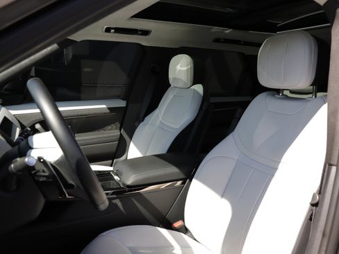 Used 2025 Land Rover Range Rover Sport Autobiography AWD/4WD image 17